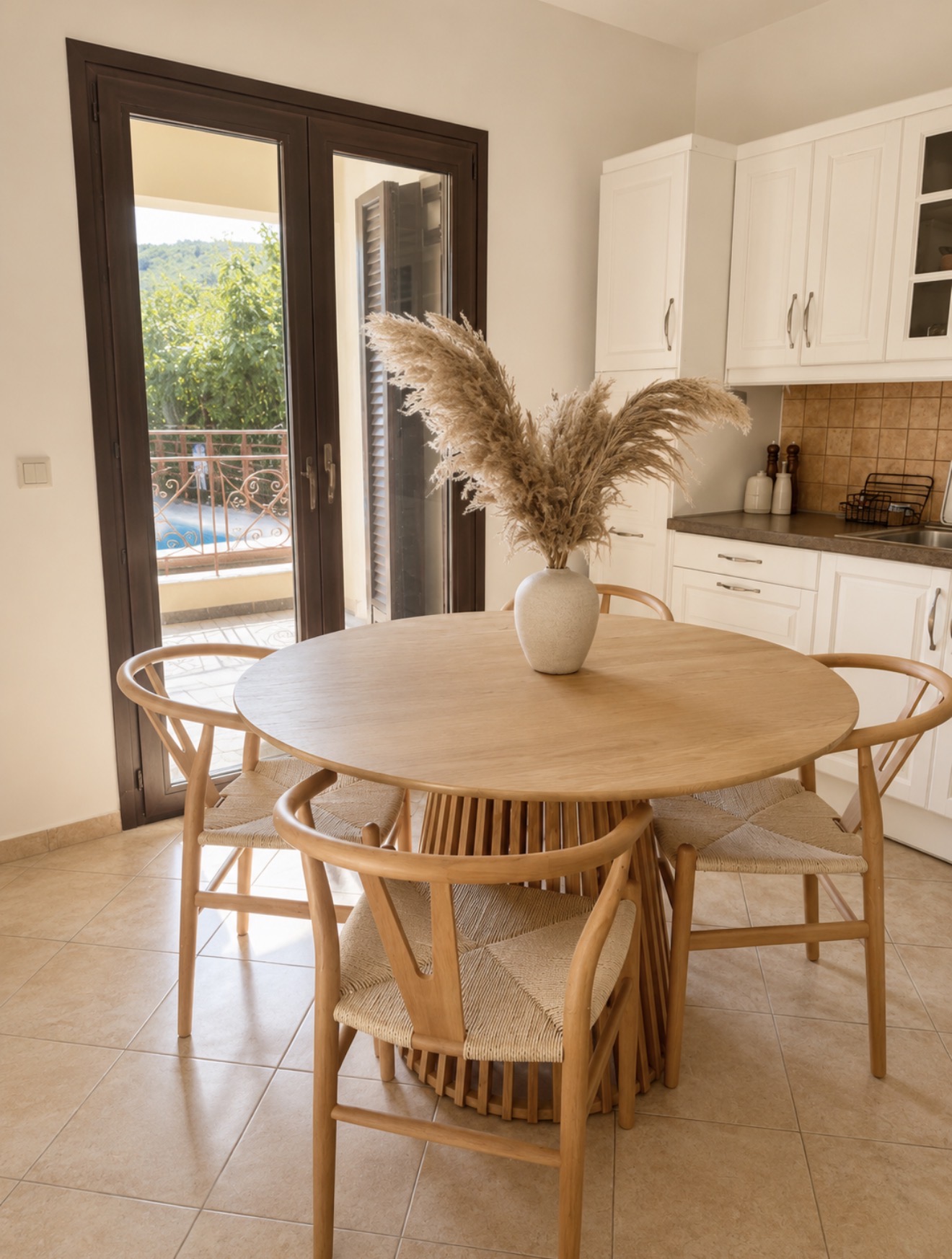 Fully equipped modern kitchen and dining area